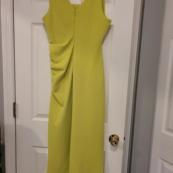 Gibson Latimer Elegant Lime Green Sleeveless Dress - Picture 2 of 5